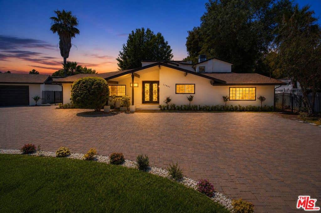 Photo of 22842 Hatteras Street, Woodland Hills, CA 91367 (MLS # 26841893)
