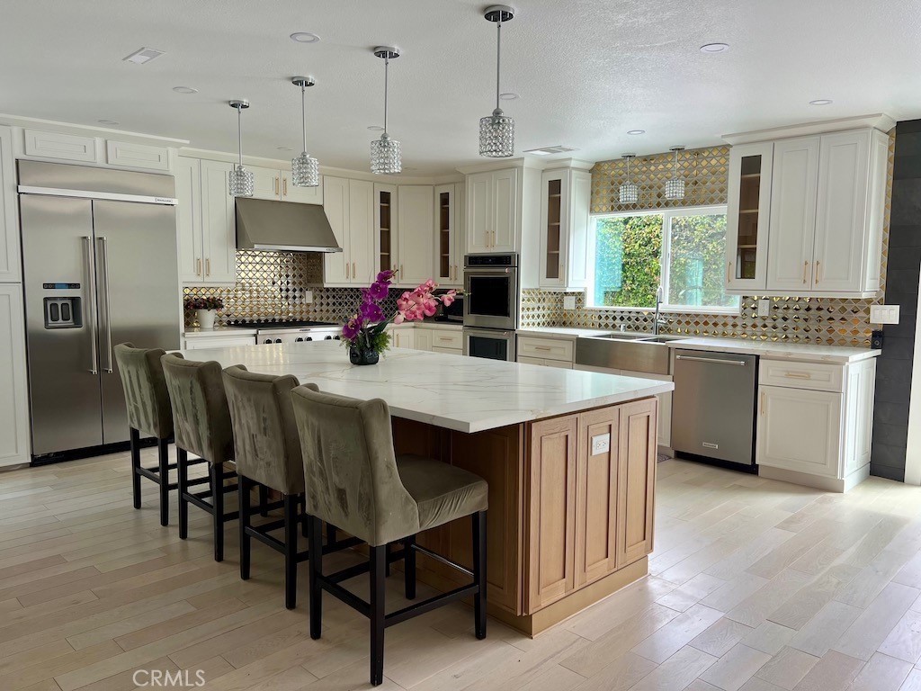 3303 Sawtooth Court