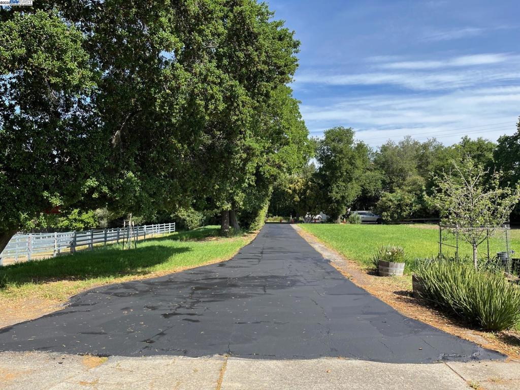 401 Pine Creek Road