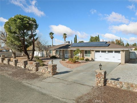 Photo of 13826 Wawona Rd, Apple Valley, CA 92307 (MLS # HD25276784)