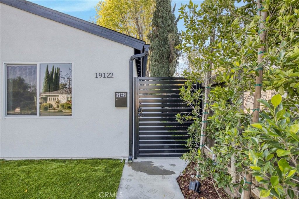 Photo of 19120 Bessemer, Tarzana, CA 91335 (MLS # GD26037433)