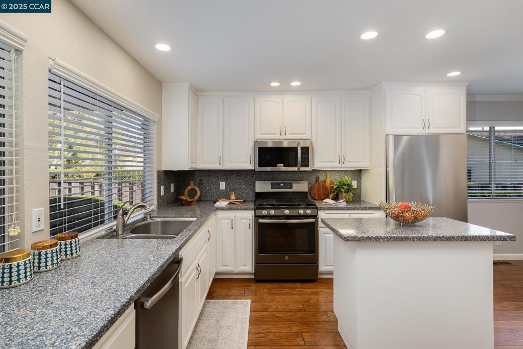 TWIN CREEK - Residential