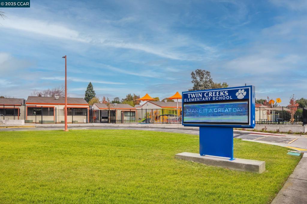 TWIN CREEK - Residential