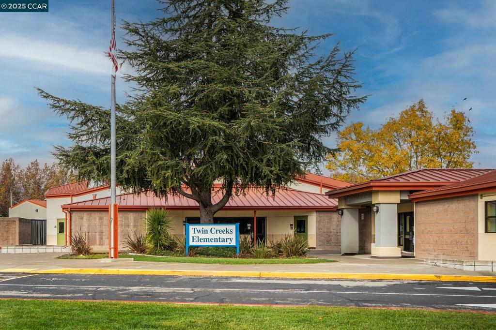 TWIN CREEK - Residential