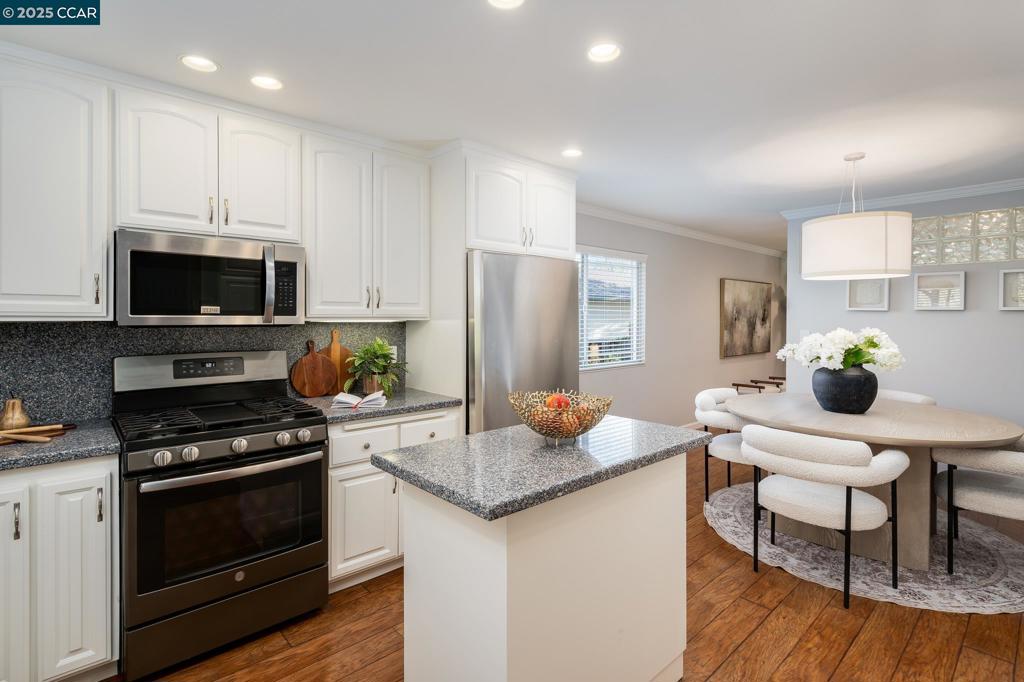 TWIN CREEK - Residential