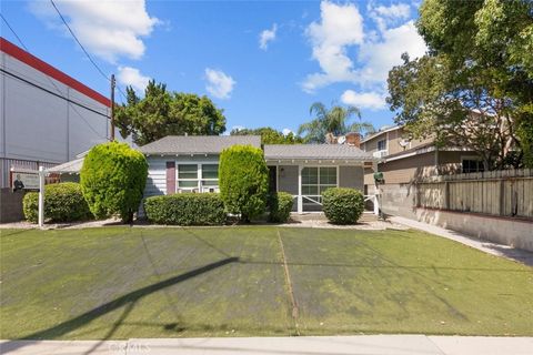 Photo of 4617 Tilden Avenue, Sherman Oaks, CA 91403 (MLS # GD25190151)
