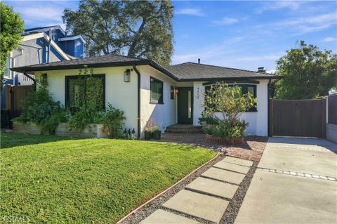 Photo of 4548 Loma Vista DR, La Canada Flintridge, CA 91011 (MLS # GD26226658)