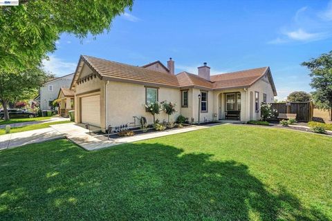 Photo of 1021 Kennedy Pl, Tracy, CA 95377 (MLS # 41132361)