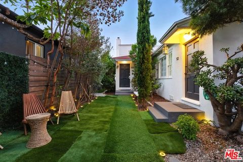 Photo of 521 Venice Way, Venice, CA 90291 (MLS # 25583357)