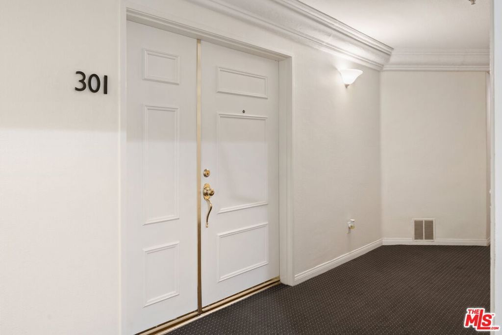 Photo of 12011 Goshen Avenue #301, Los Angeles, CA 90049 (MLS # 25599501)