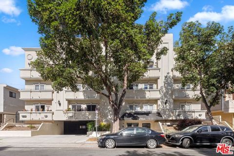 Photo of 12011 Goshen Avenue #301, Los Angeles, CA 90049 (MLS # 25599501)