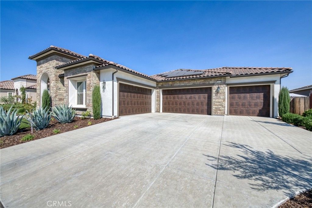 Photo of 2687 Trenton Ave, Clovis, CA 93619 (MLS # FR25221016)