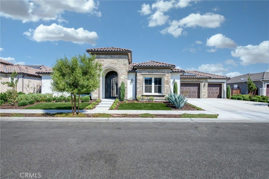 Photo of 2687 Trenton Ave, Clovis, CA 93619 (MLS # FR25221016)
