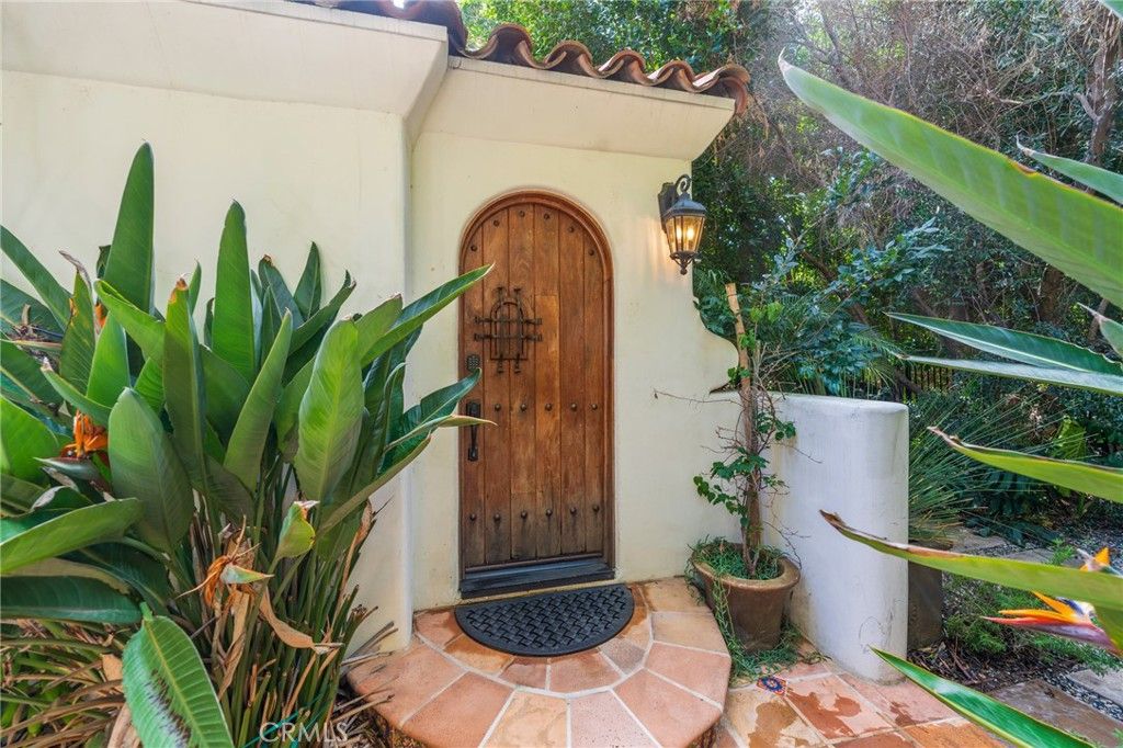 Photo of 1240 N Olive Drive, West Hollywood, CA 90069 (MLS # SB26039527)