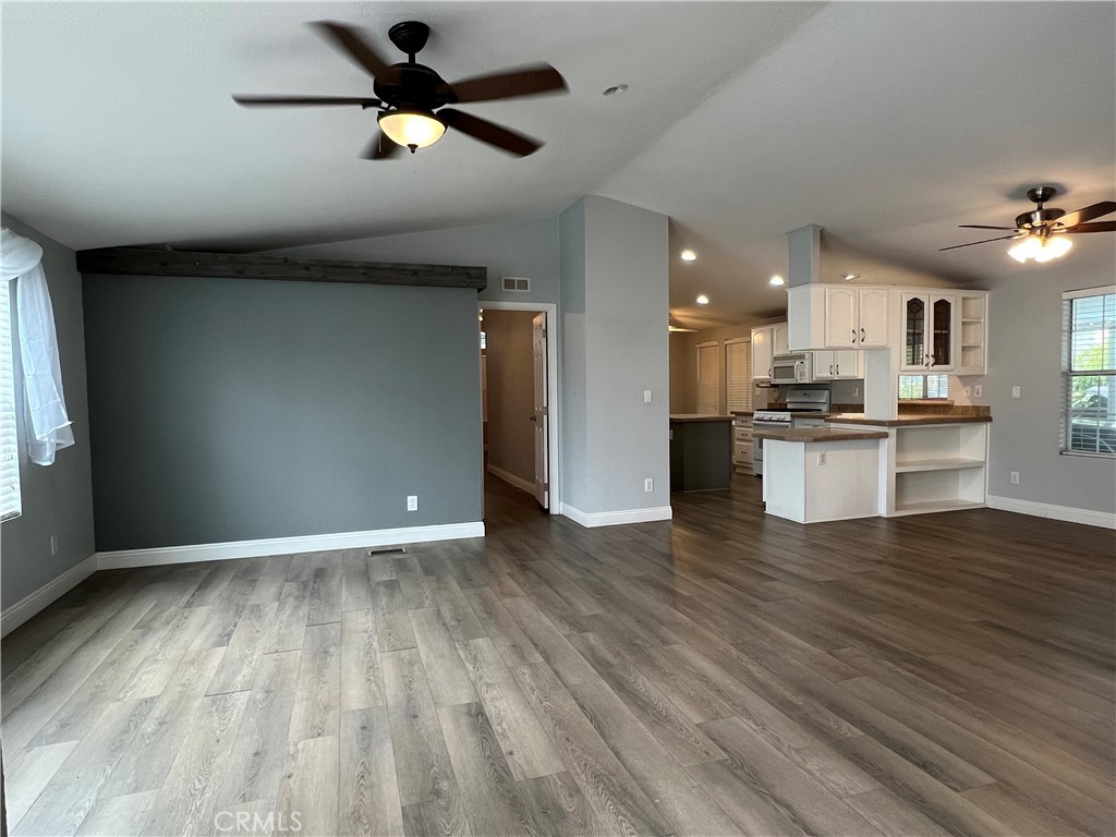 9080 Bloomfield Avenue 44