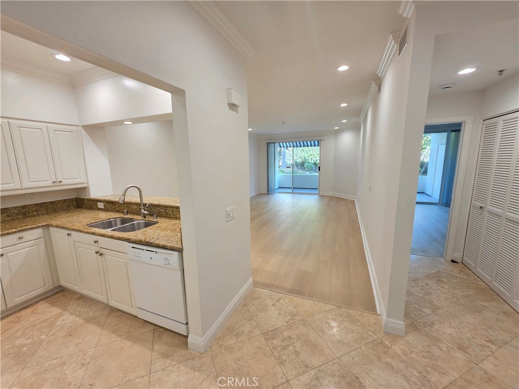 25432 Sea Bluffs 102