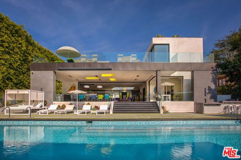 Photo of 809 N Rexford Drive, Beverly Hills, CA 90210 (MLS # 26830131)