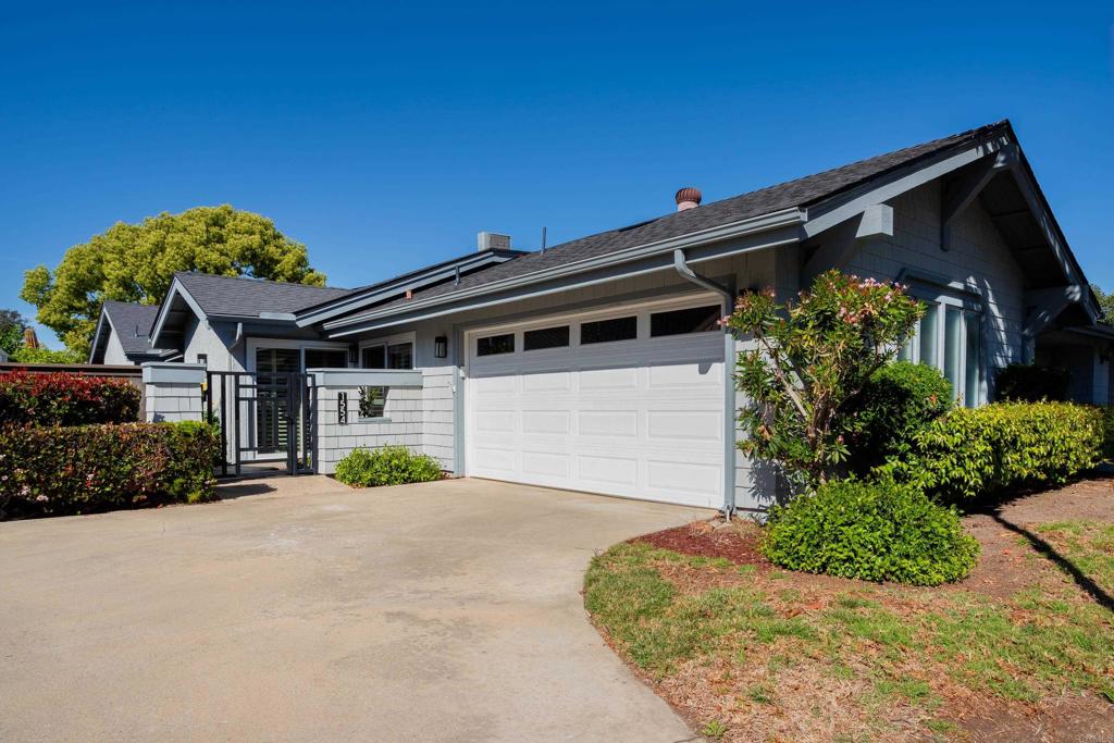 1554 Via Brisa Del Lago