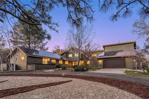 Photo of 45 Grand Oak Dr, Oroville, CA 95966 (MLS # OR26050296)