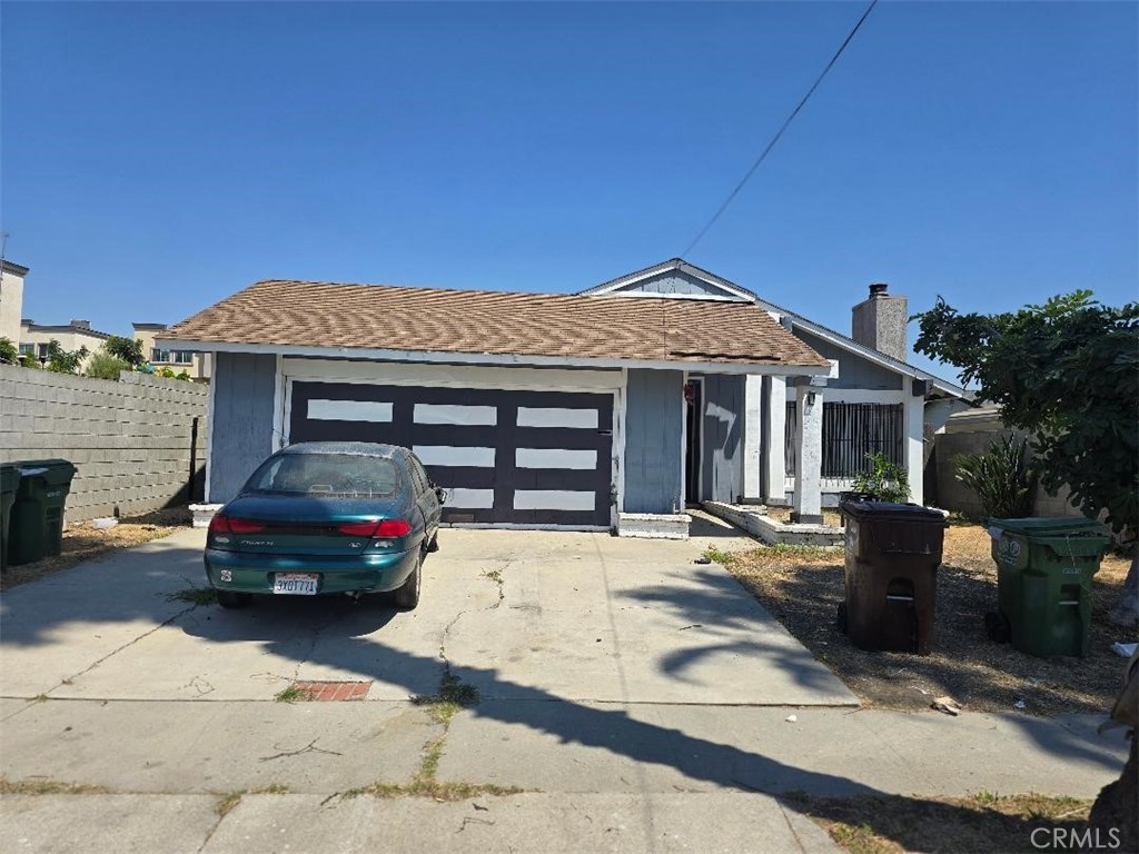 GREAT LOCATION OF COMPTON .3 BEDROOMS, 2 BATHROOM AND 2 CAR ATTACHED GARAGE. IT COULD USED SOME TLC, HUGE BACK YARD WITH FRUIT TREES.