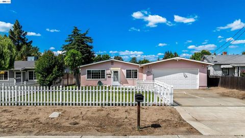 Photo of 953 Thomsen Road Rd, Lathrop, CA 95330 (MLS # 41132604)