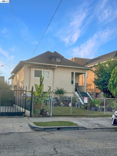Photo of 1530 1530 40th Ave Ave, Oakland, CA 94601 (MLS # 41123887)