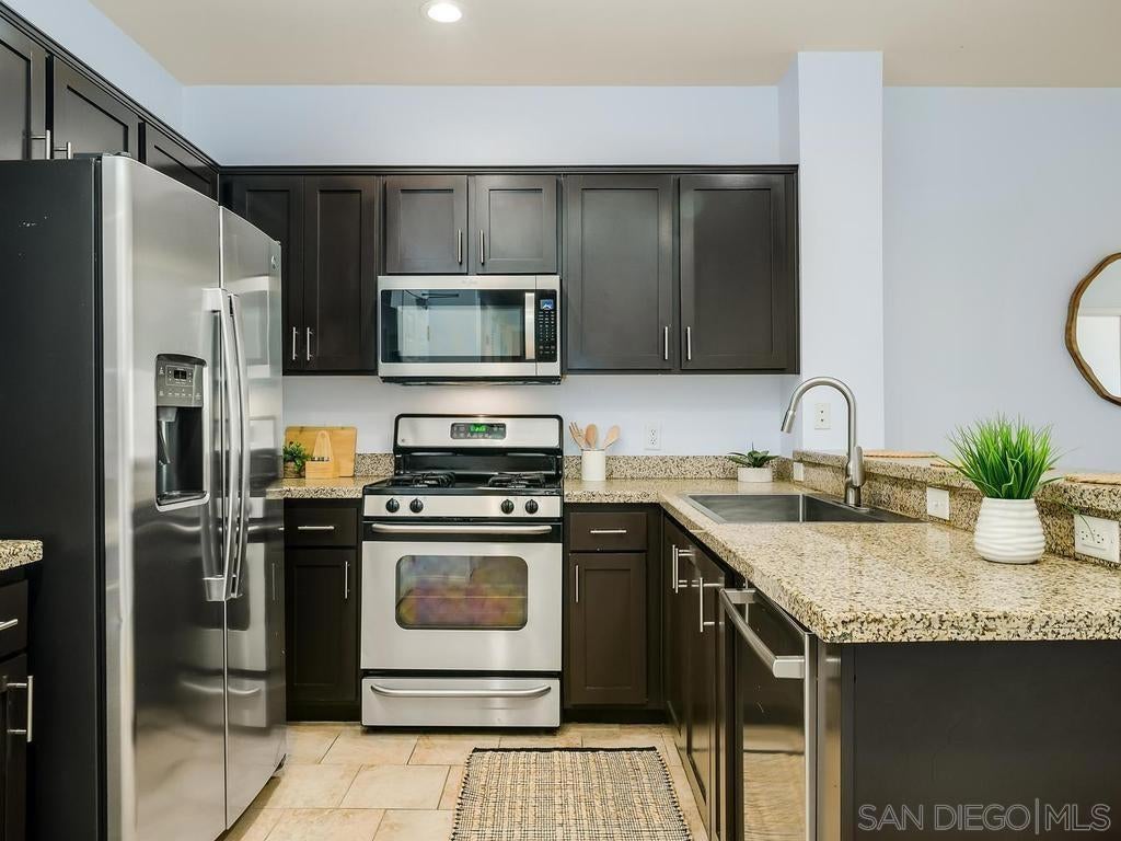 450 J St 3271