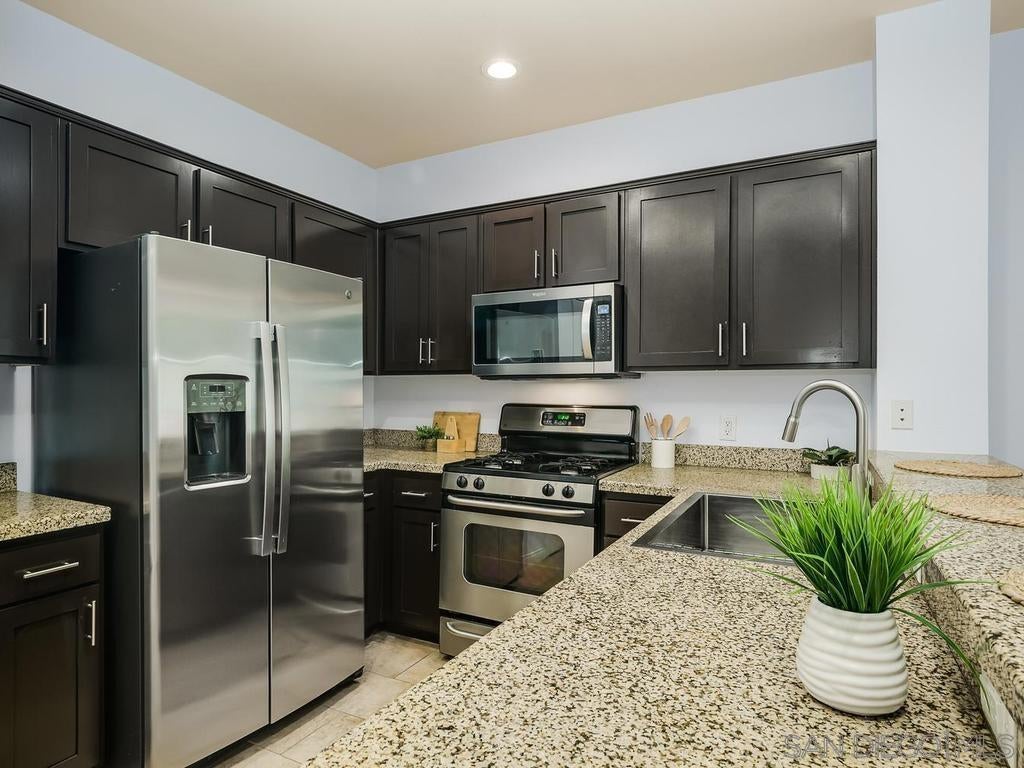 450 J St 3271
