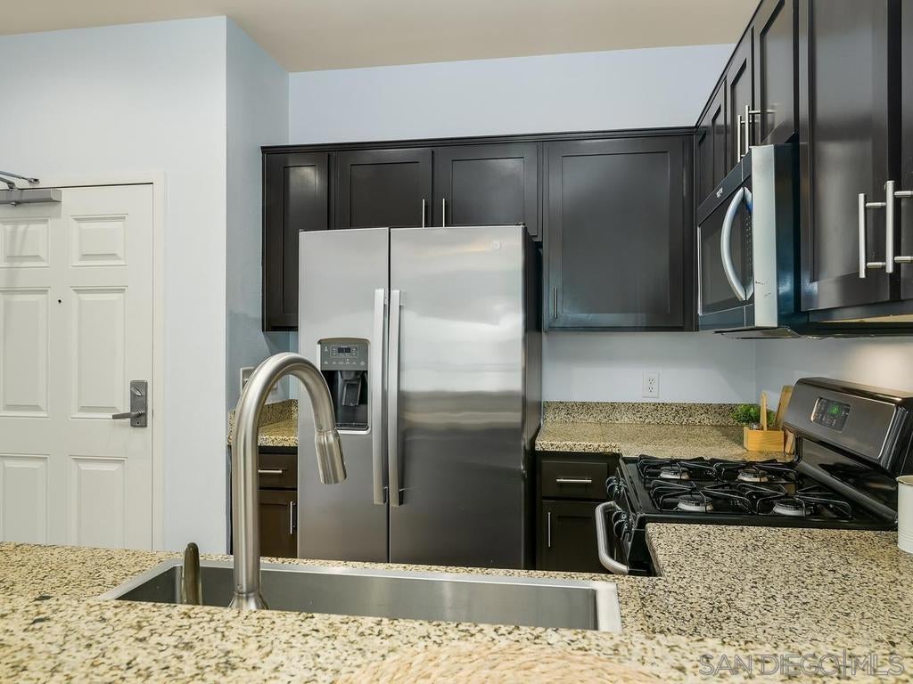 450 J St 3271