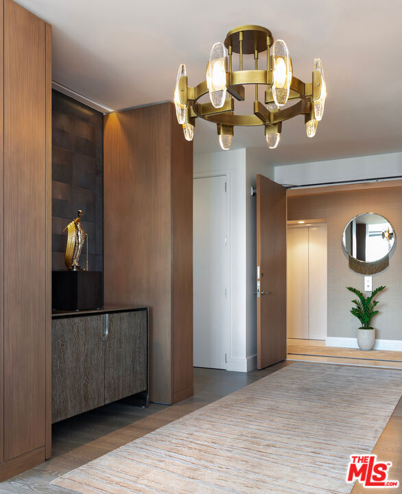211 W Elm Court 26C