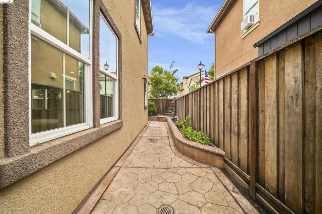 423 Toscana Way