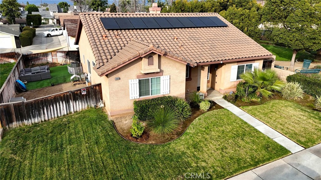 22476 De Berry Street