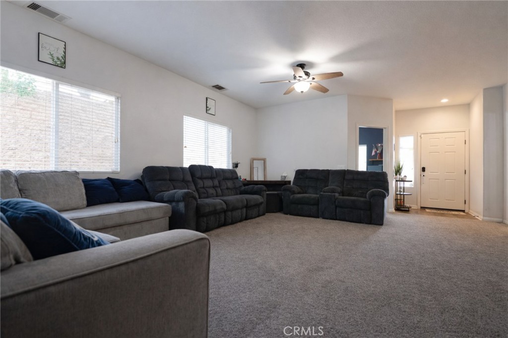 22476 De Berry Street