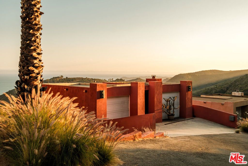 Photo of 3029 Sequit Drive, Malibu, CA 90265 (MLS # 25631611)