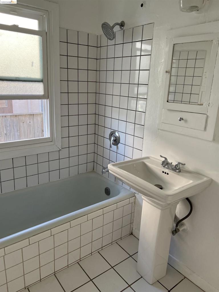 CENTRALBEY - Residential Lease