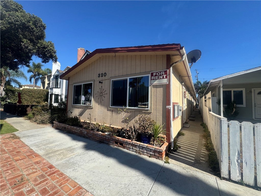 Photo of 320 14th ST #4, Huntington Beach, CA 92648 (MLS # OC26214354)