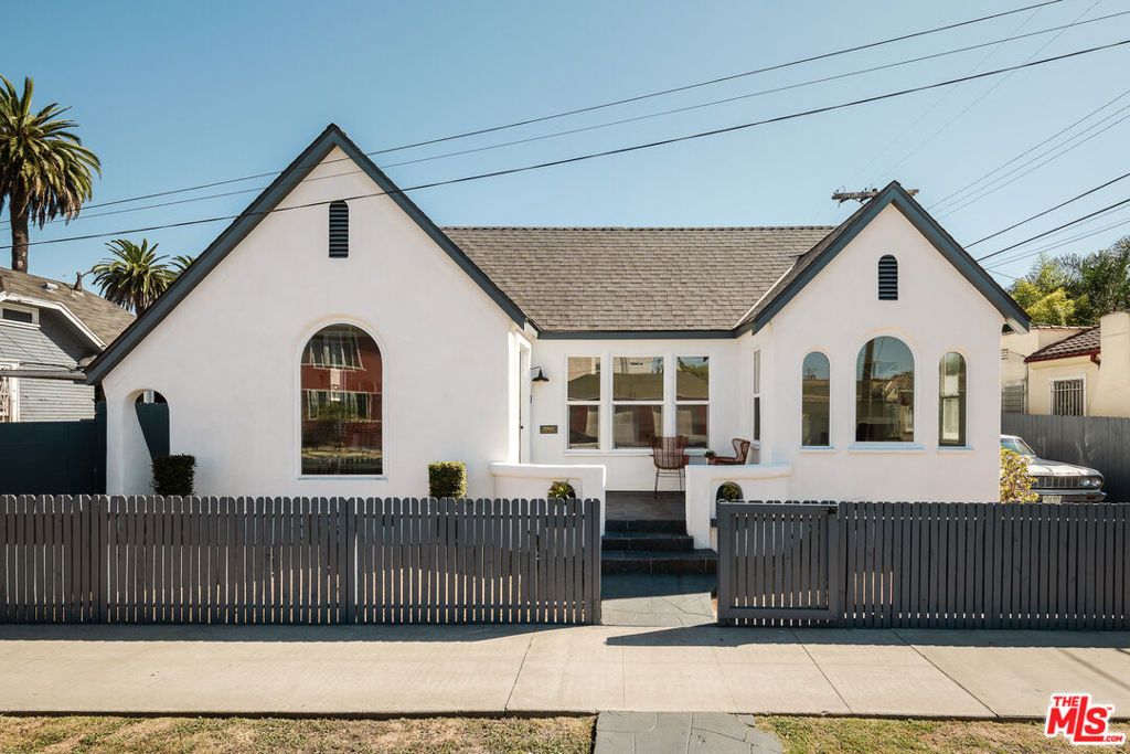 Photo of 4438 W 28th Street, Los Angeles, CA 90016 (MLS # 25585947)