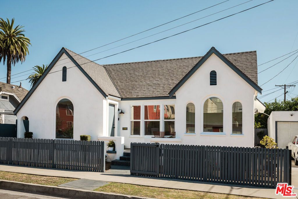 Photo of 4438 W 28th Street, Los Angeles, CA 90016 (MLS # 25585947)