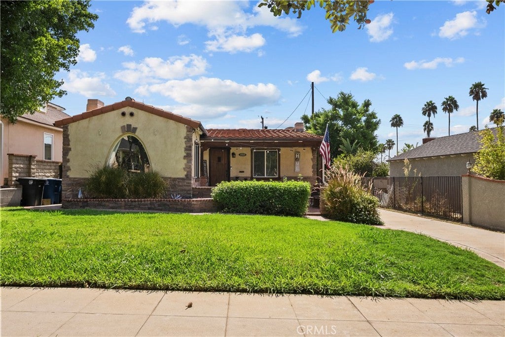 1010 E Santa Anita