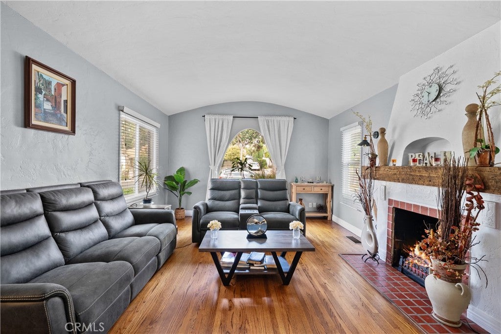 1010 E Santa Anita