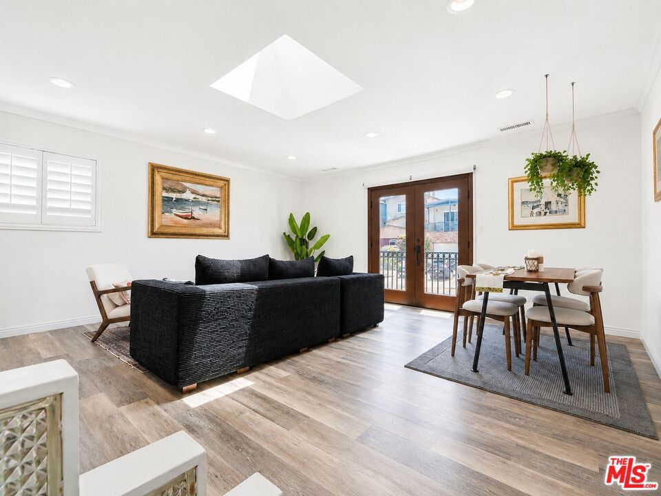 1633 Van Horne Lane