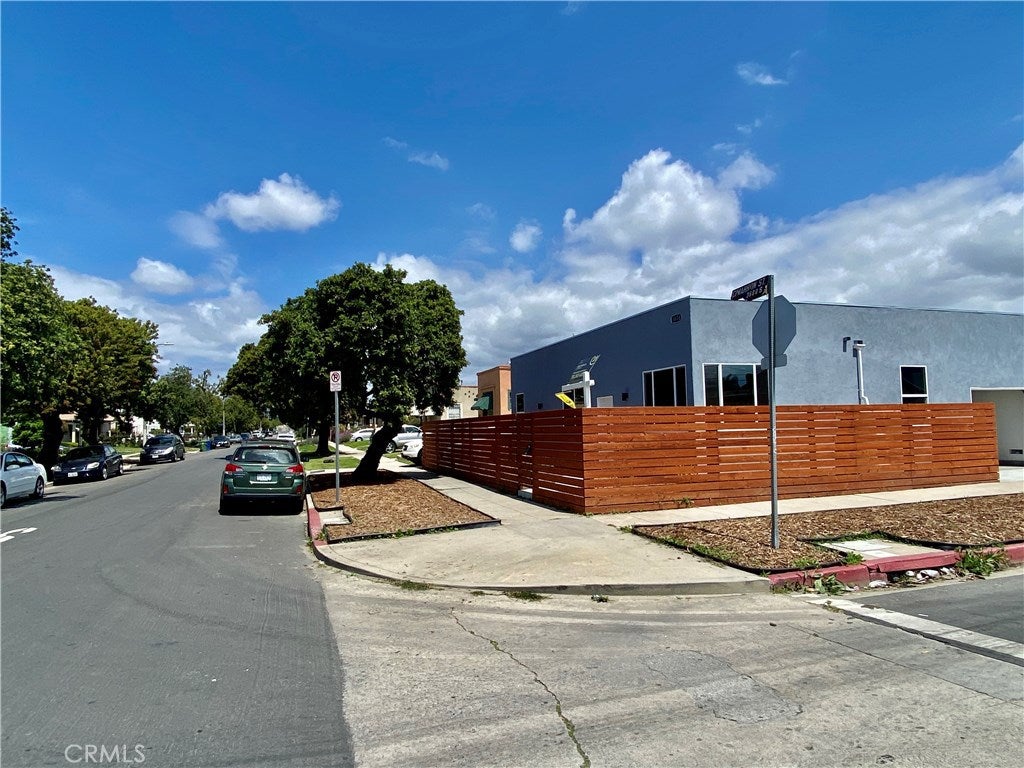 1939 W 36th Place
