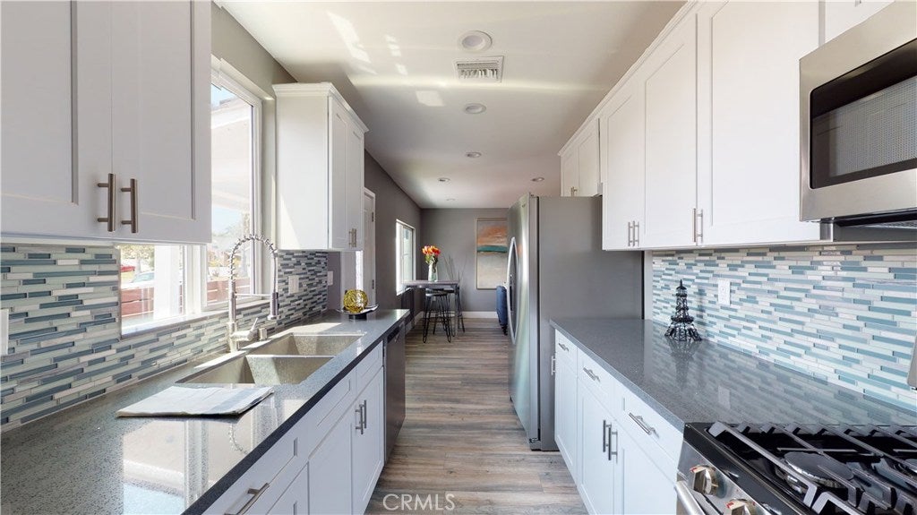 1939 W 36th Place