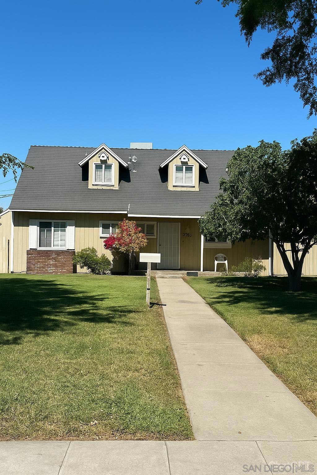 This four-bedroom, two bath home sits on the historic tree-lined Magnolia Avenue. It has 2 bedrooms downstairs and 2 bedrooms upstairs and is ideal for a new family or investor who can take advantage of the almost 8300 square feet lot. It’s located in a coveted area with a huge front yard and beautiful trees, close to freeways, Ramona High School and The California Baptist University. Hurry this won’t last long. Send offers to Include RPS, EMD, POF's, Pre-Qual Letters to nevien@antounrealty.com