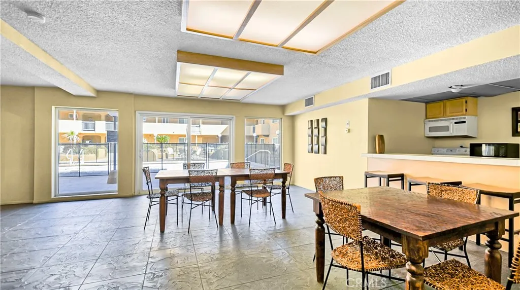 Pasadena, California 91101, United States, 1 Bedroom Bedrooms, ,1 BathroomBathrooms,Residential,Active,227797