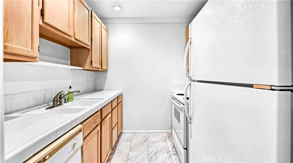 Pasadena, California 91101, United States, 1 Bedroom Bedrooms, ,1 BathroomBathrooms,Residential,Active,227797