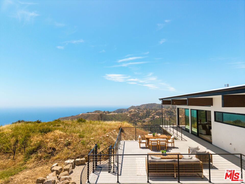 2165 E Little Las Flores Road, Topanga CA 90290