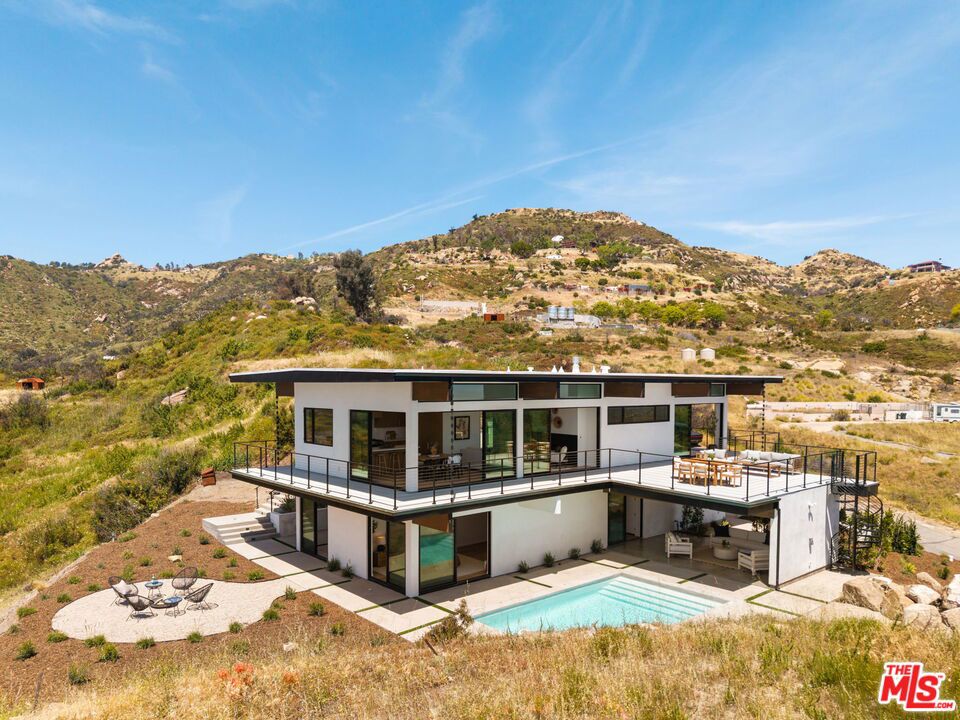 2165 E Little Las Flores Road