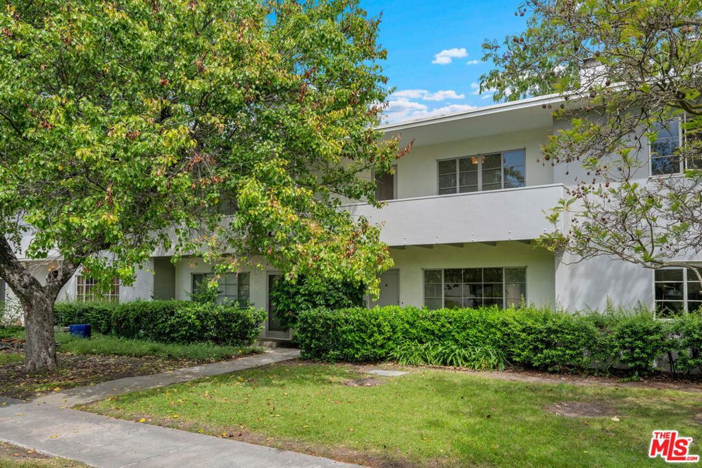 5506 Village Green