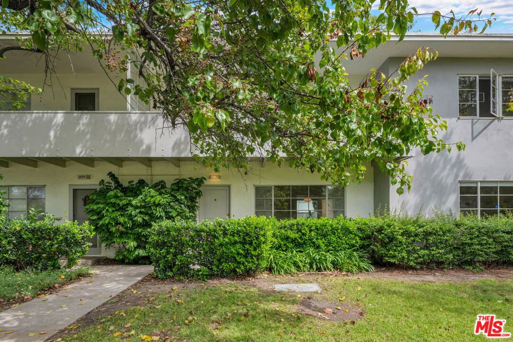 5506 Village Green